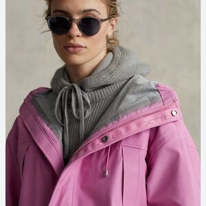 Water-Resistant Hooded Windbreaker
RLX
£349.00